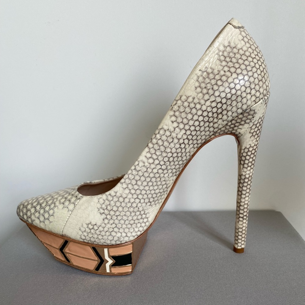 Ivy Kirzhner - Pyramid Pumps